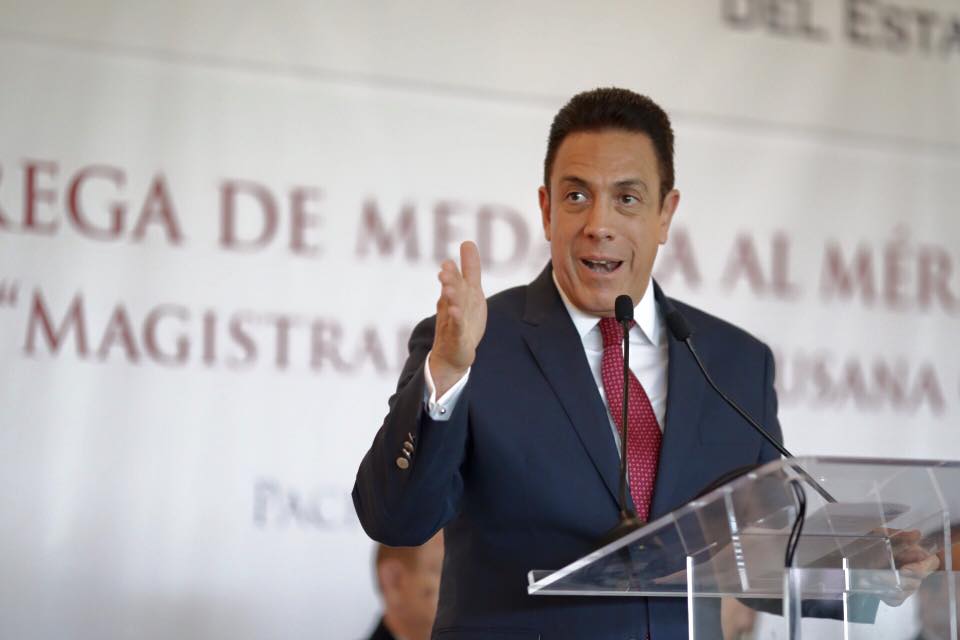 Omar Fayad asume el gobierno de Hidalgo entre aumento de pobres y deuda pública