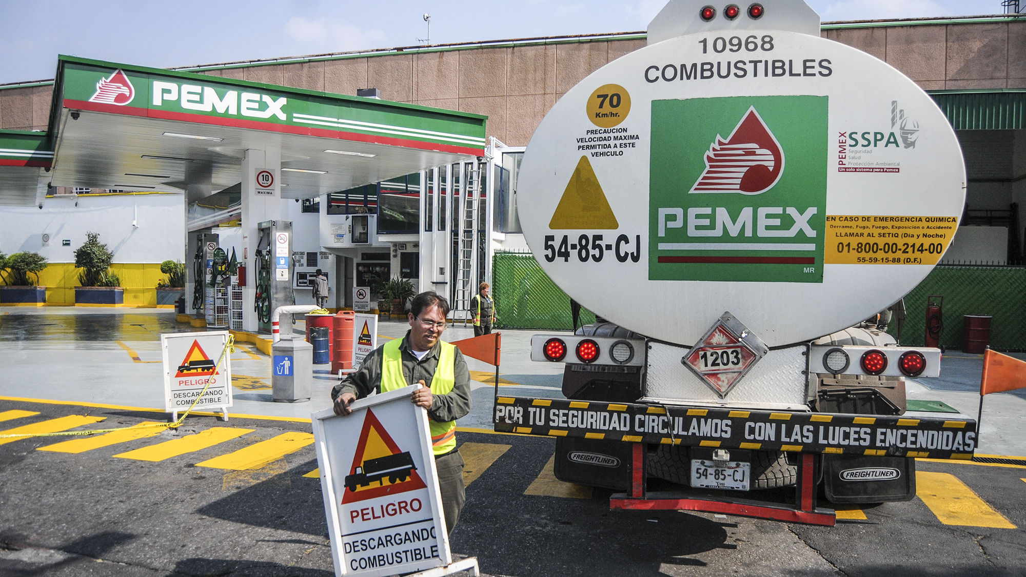 La Suprema Corte retoma el caso contra Pemex por sus prácticas en gasolinas